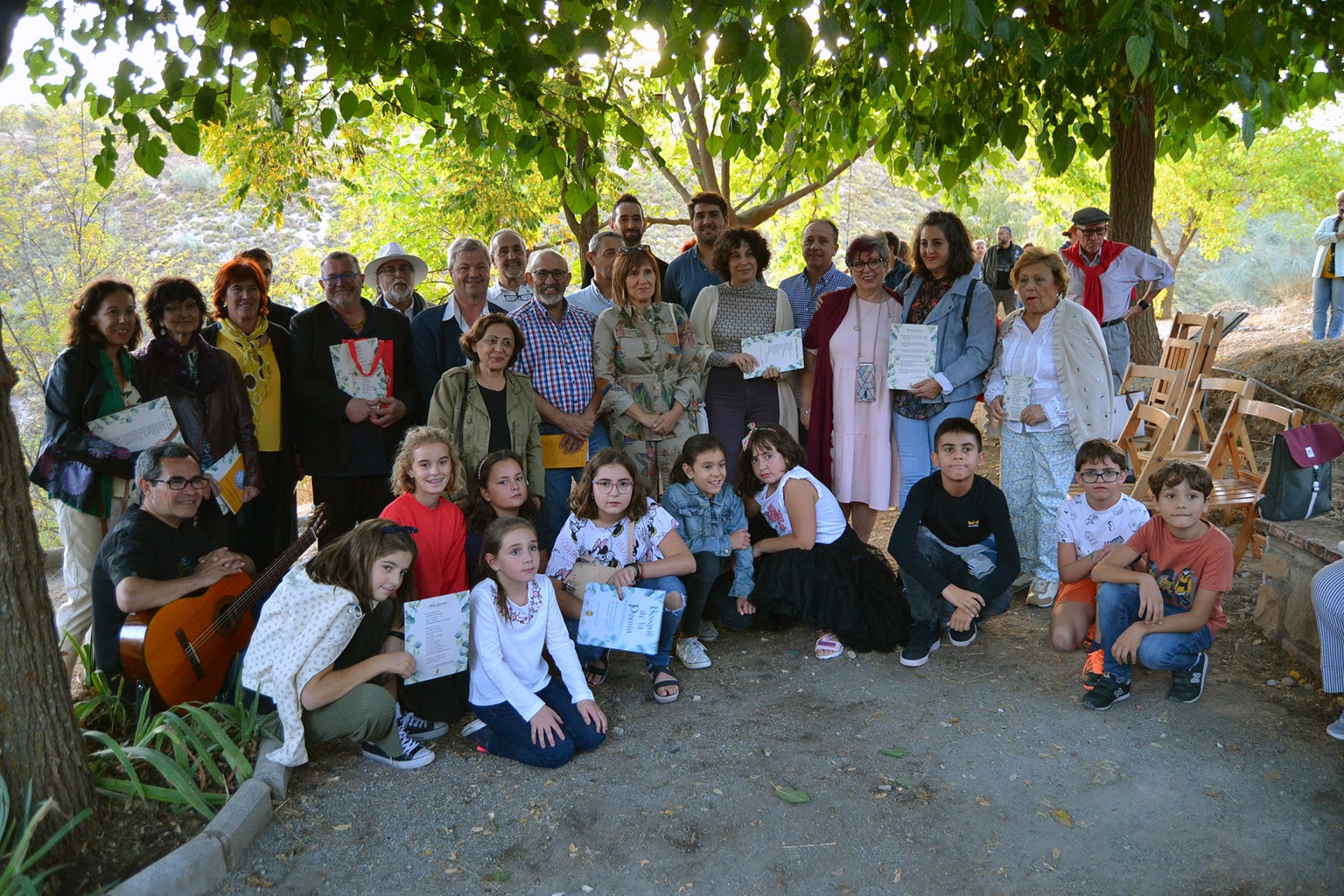 Participantes en el Bosque de la poesía de Huétor Santillán.