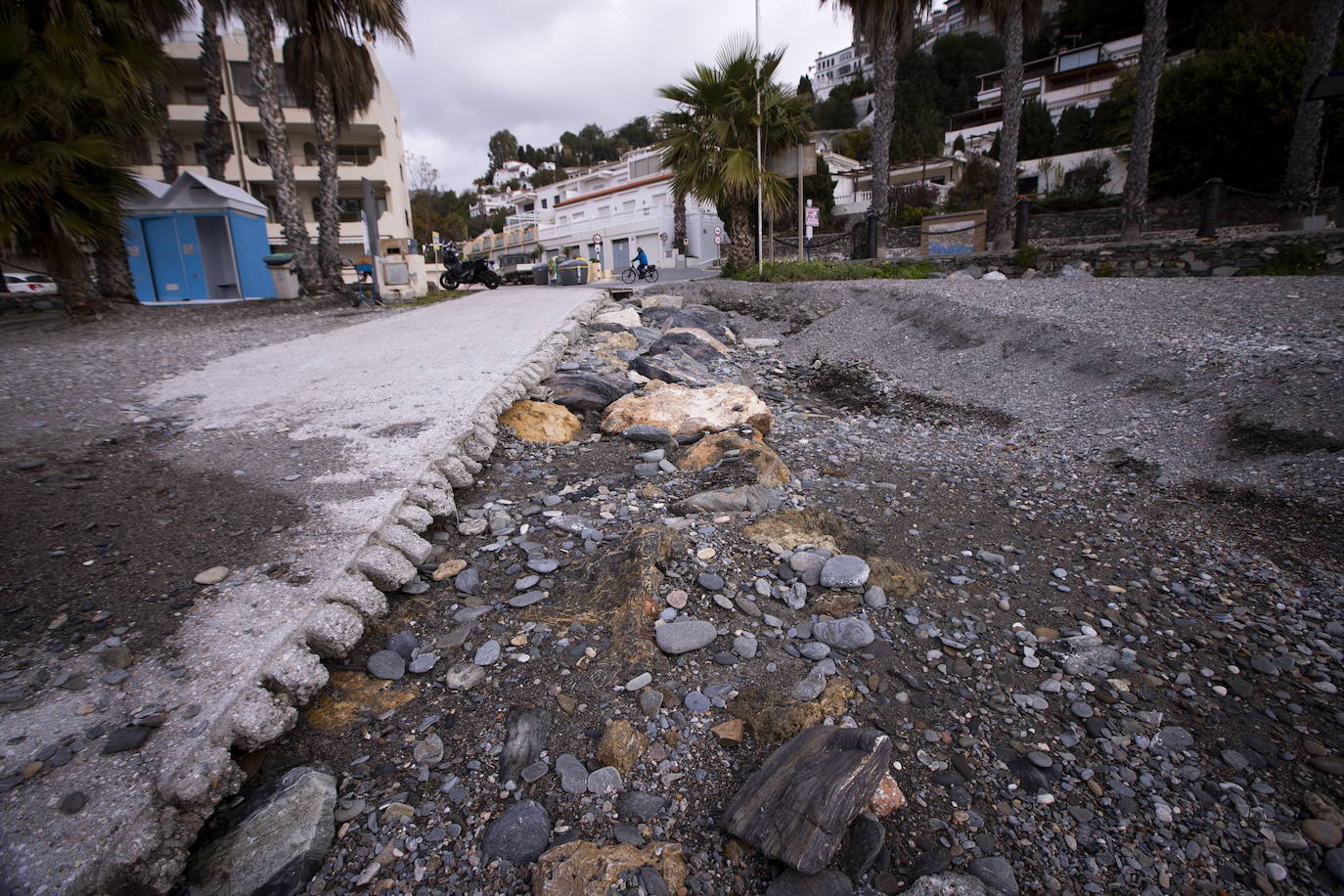 Los espigones son una necesidad para municipios como Almuñécar.