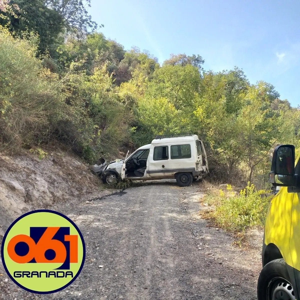 Vehículo accidentado en Güéjar Sierra. 