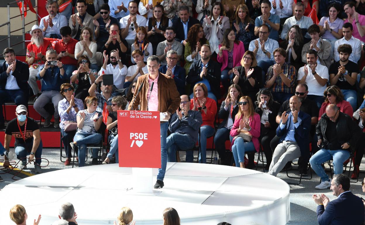 Pedro Sánchez este sábado durante un acto de la campaña del PSOE 'El Gobierno de la gente' en Getafe (Madrid)