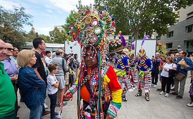 Imagen principal - Desfile del mestizaje.