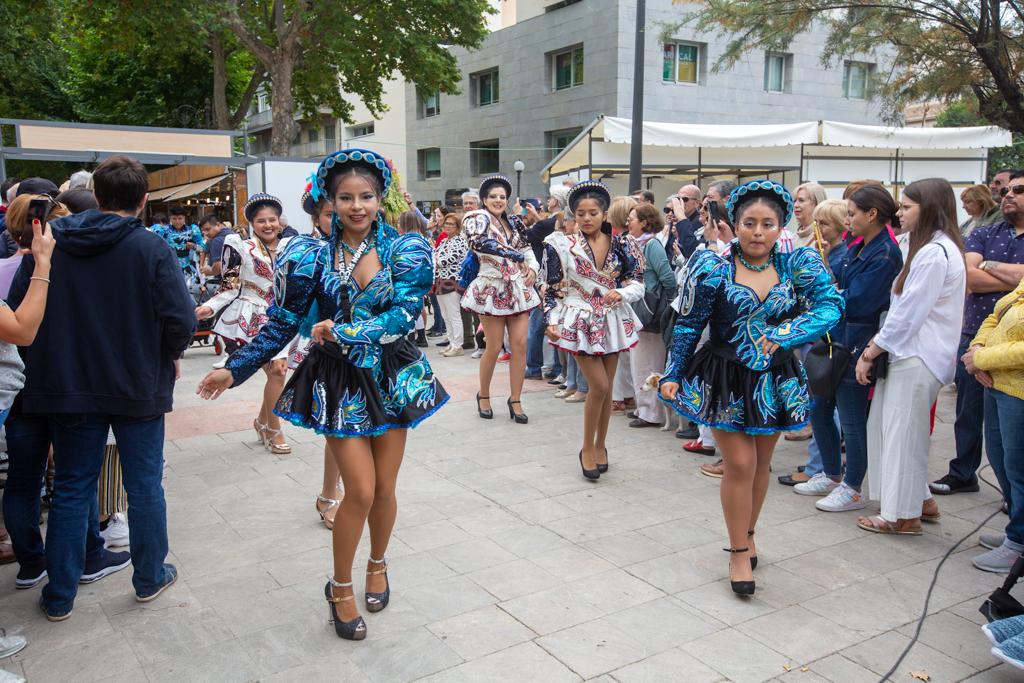 El alcalde Paco Cuenca ha sido el encargado de tremolar el pendón de Castilla por primera vez en 20 años