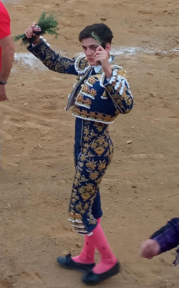 El granadino Gustavo Martos, de la Escuela de Motril, triunfó en la novillada en clase práctica del Certamen Interprovincial de EScuelas Taurinas celebrado en Andújar