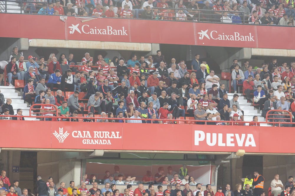 Fotos: Granada-Sporting: encuétrate en la grada de Los Cármenes