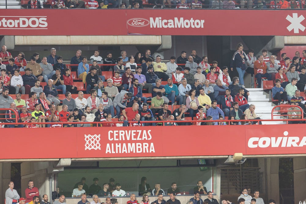 Fotos: Granada-Sporting: encuétrate en la grada de Los Cármenes