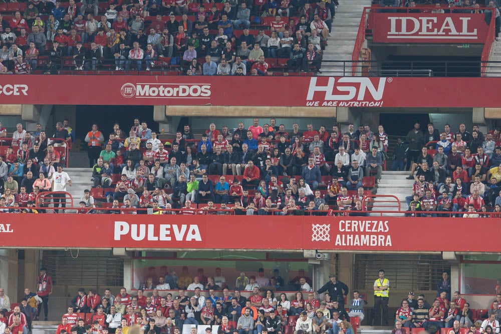 Fotos: Granada-Sporting: encuétrate en la grada de Los Cármenes