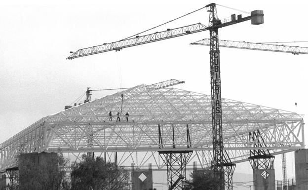 Imagen. La construcción del Palacio de Deportes de Granada.