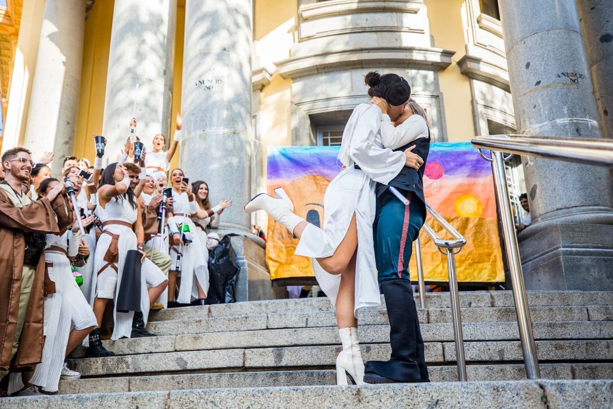 Alumnos de la Facultad de Medicina celebran la tradicional fiesta de octubre