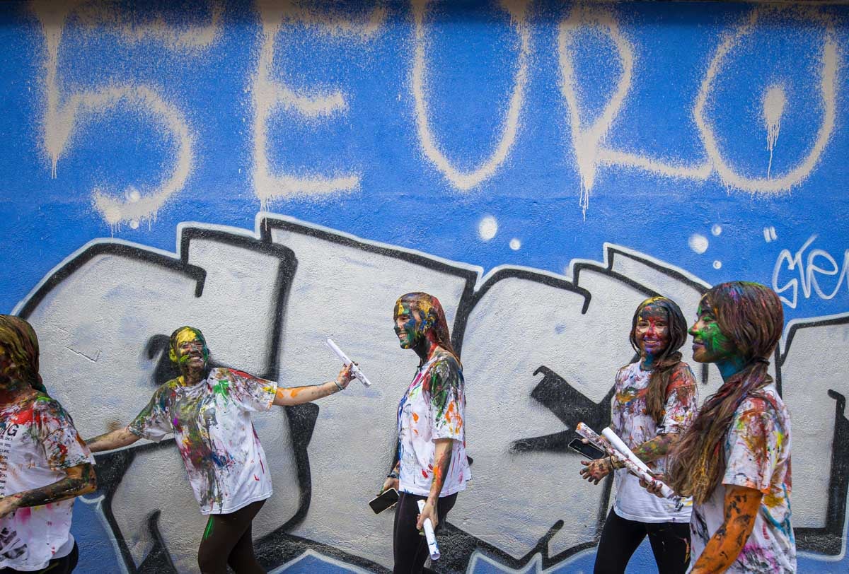 Alumnos de la Facultad de Medicina celebran la tradicional fiesta de octubre