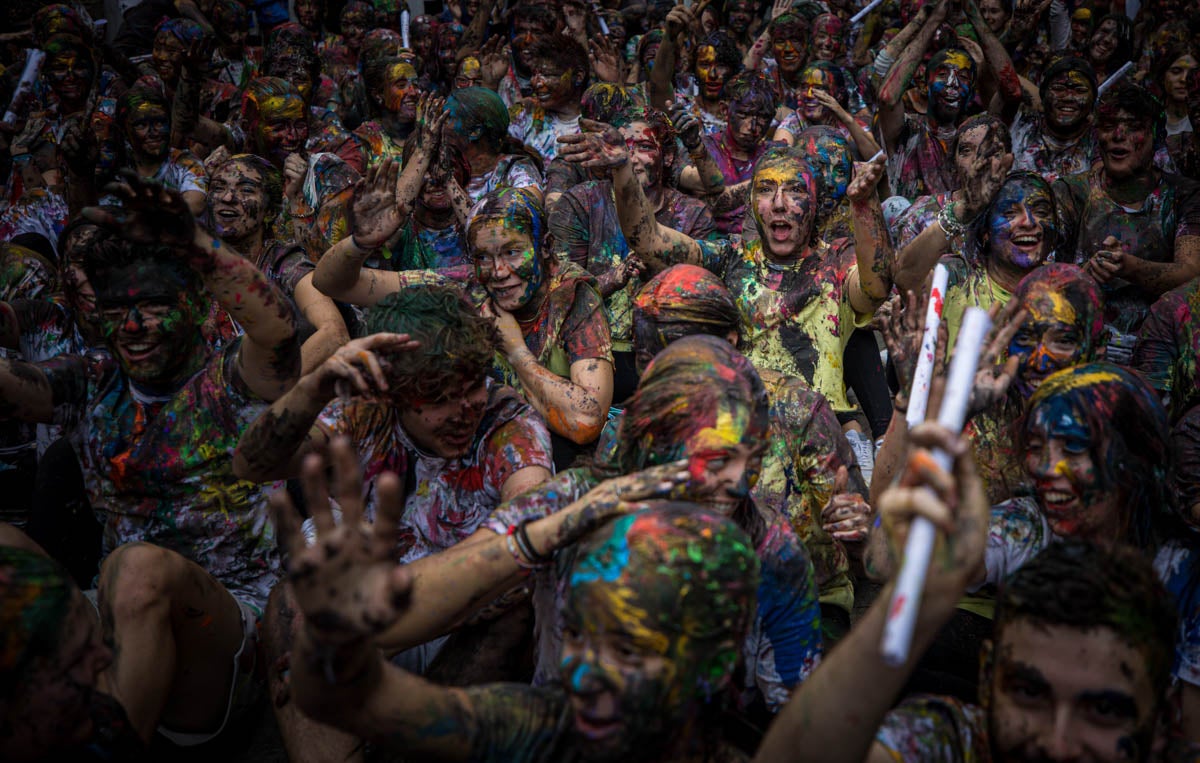 Alumnos de la Facultad de Medicina celebran la tradicional fiesta de octubre