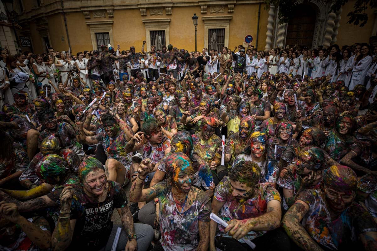 Alumnos de la Facultad de Medicina celebran la tradicional fiesta de octubre