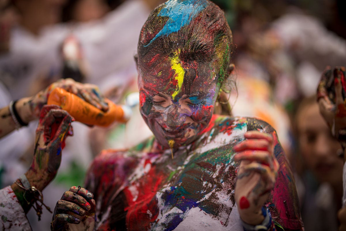 Alumnos de la Facultad de Medicina celebran la tradicional fiesta de octubre