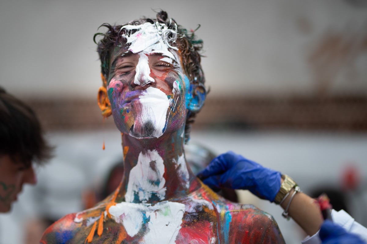 Alumnos de la Facultad de Medicina celebran la tradicional fiesta de octubre