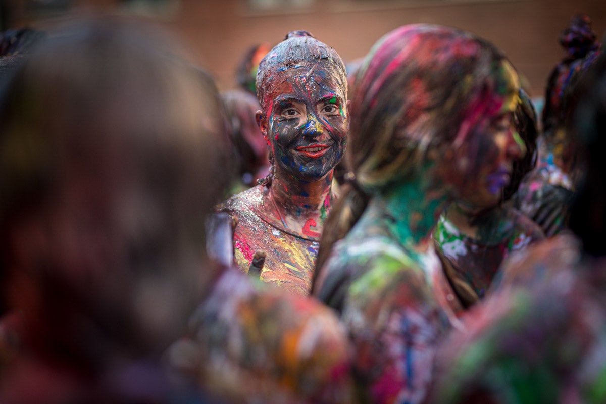 Alumnos de la Facultad de Medicina celebran la tradicional fiesta de octubre