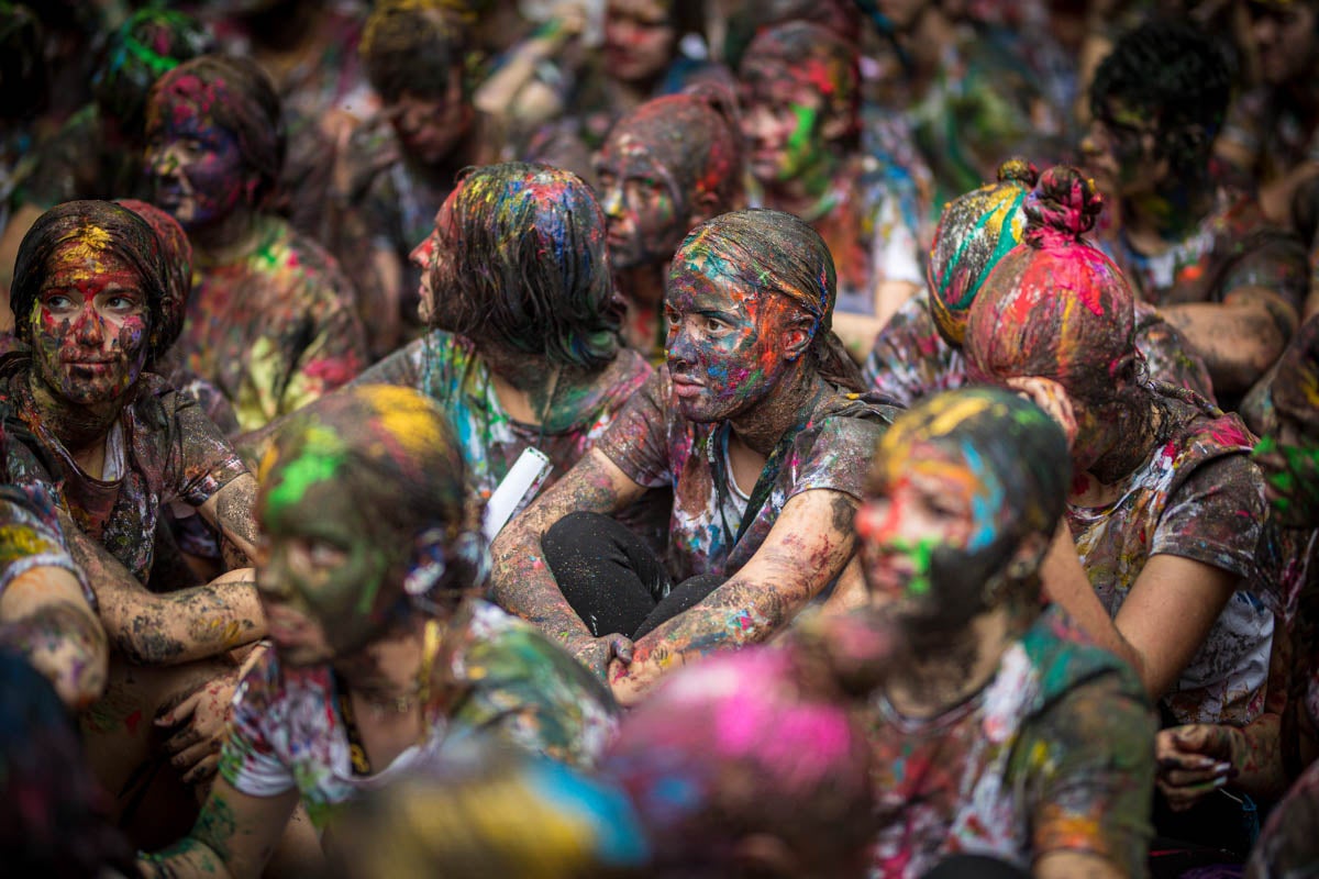 Alumnos de la Facultad de Medicina celebran la tradicional fiesta de octubre