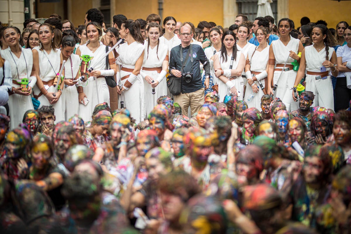 Alumnos de la Facultad de Medicina celebran la tradicional fiesta de octubre