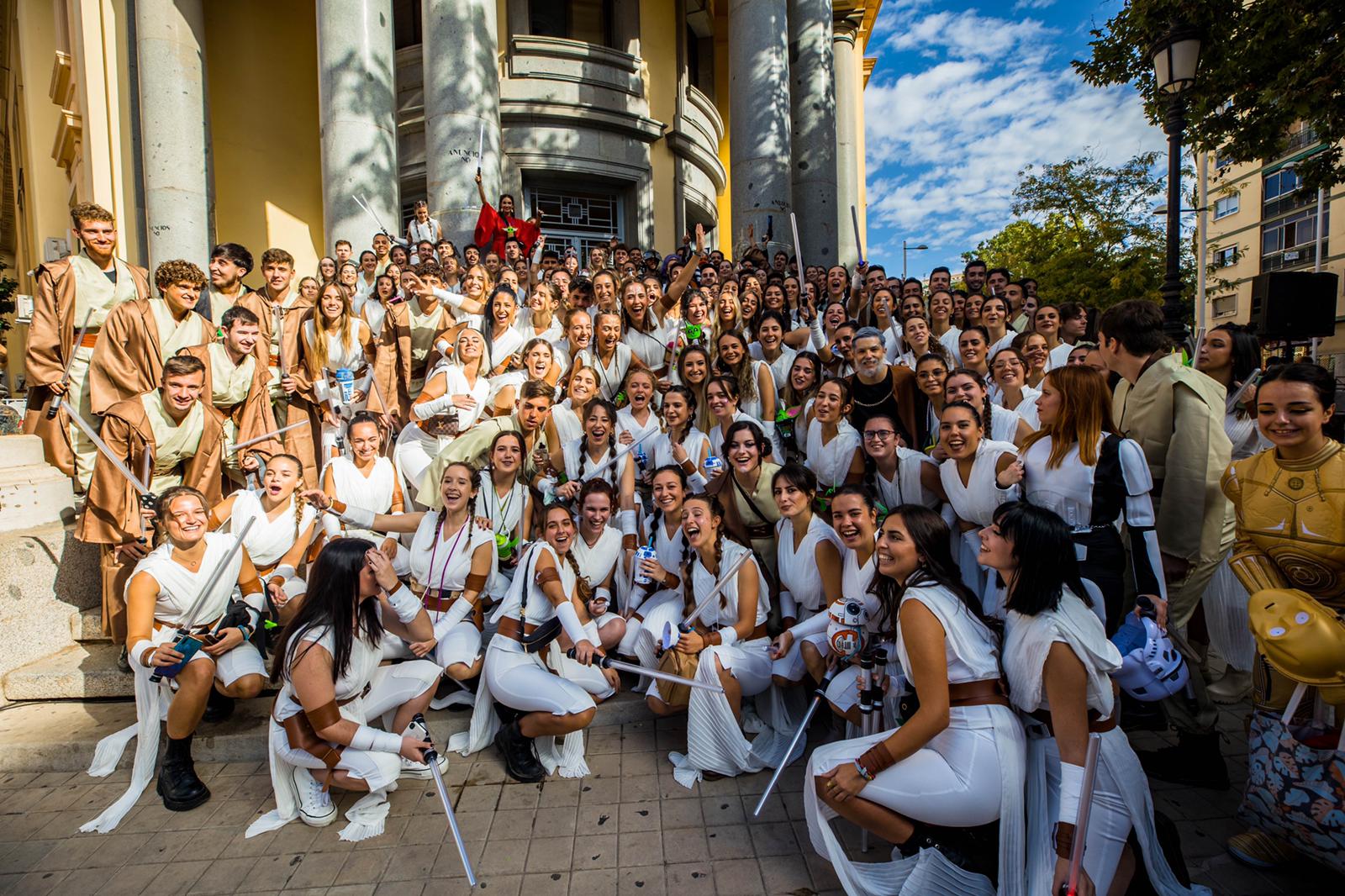 Alumnos de la Facultad de Medicina celebran la tradicional fiesta de octubre