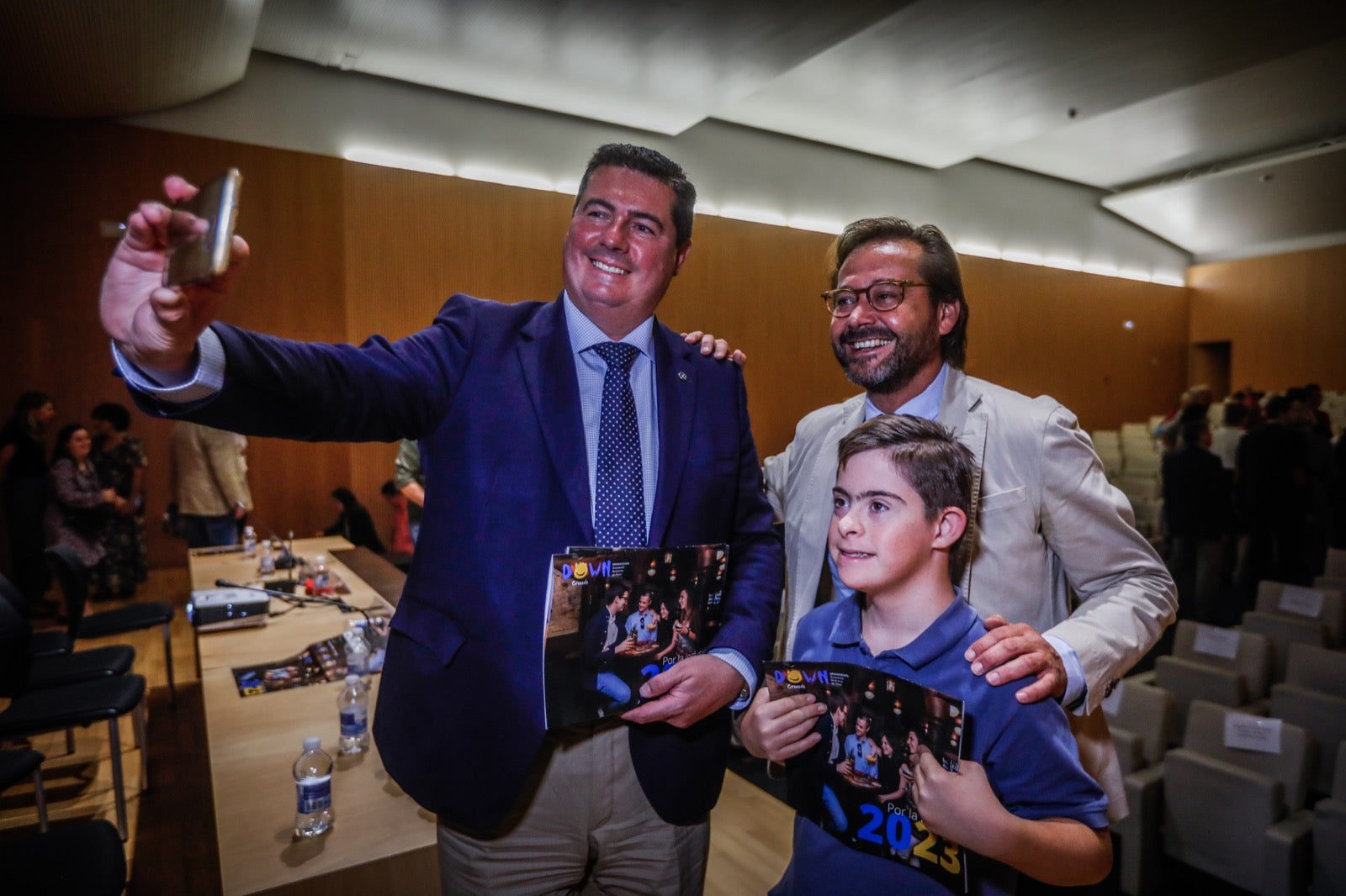 Presentación del calendario solidario de Granadown