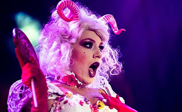 Imagen principal - El elenco artístico está formado por veinticinco personas. 