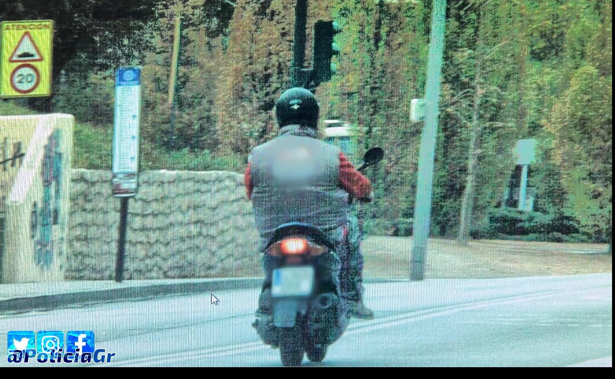 El motorista circulaba por encima del límite de velocidad.