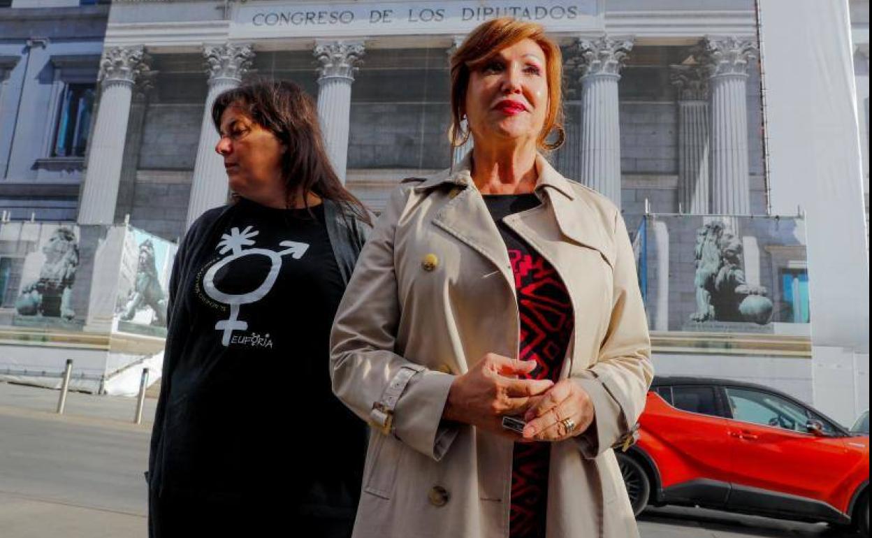 La presidenta de la Plataforma Trans, Mar Cambrollé, y la presidenta de Euforia, Natalia Aventín. 