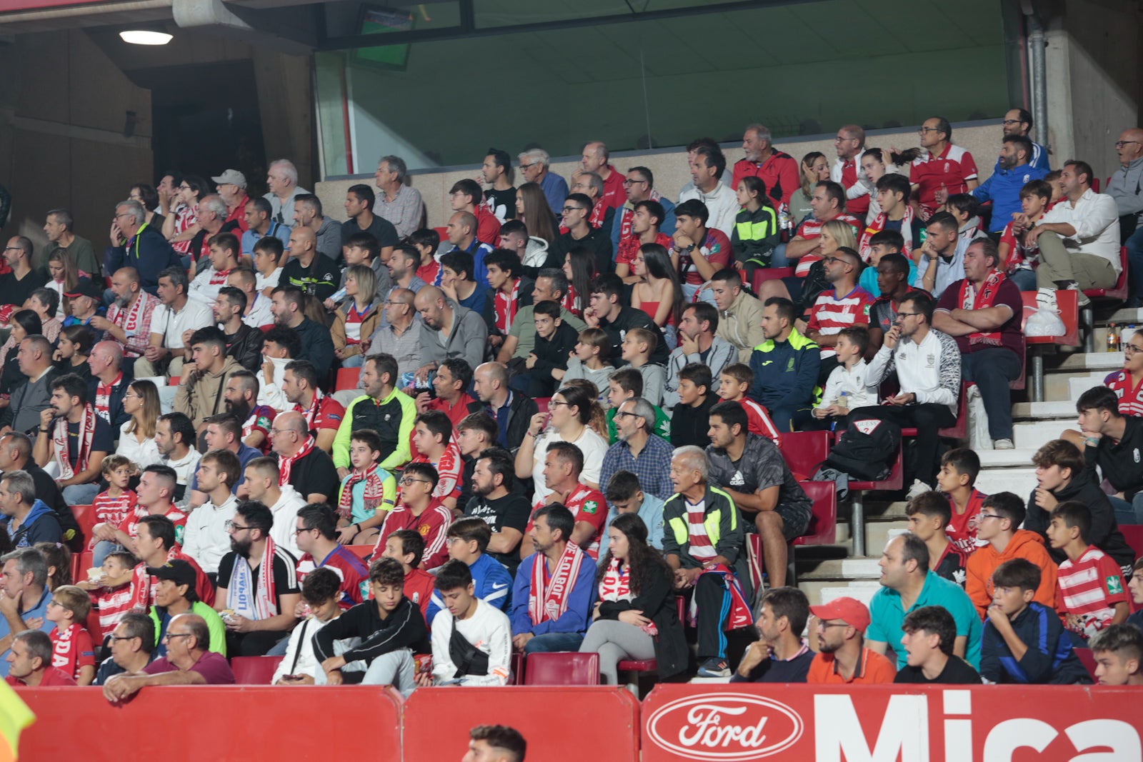 Fotos: Encuéntrate en la grada del Nuevo Los Cármenes en el Granada-Zaragoza