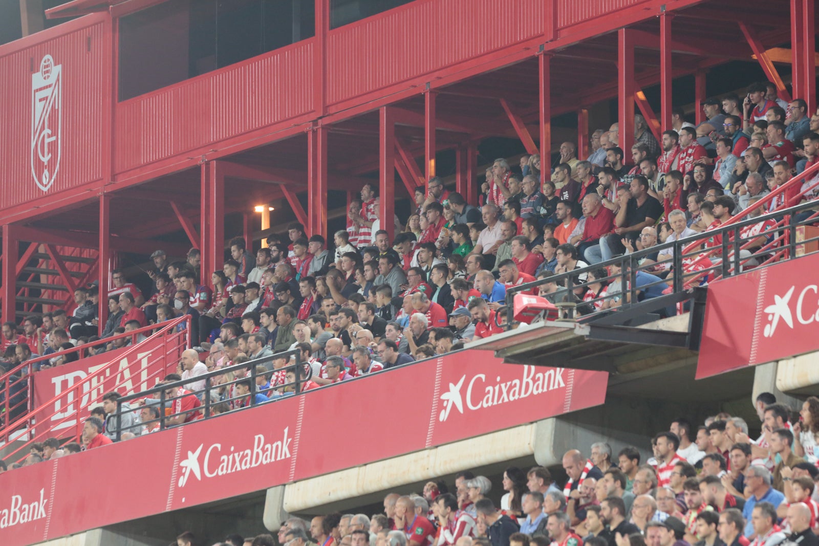 Fotos: Encuéntrate en la grada del Nuevo Los Cármenes en el Granada-Zaragoza