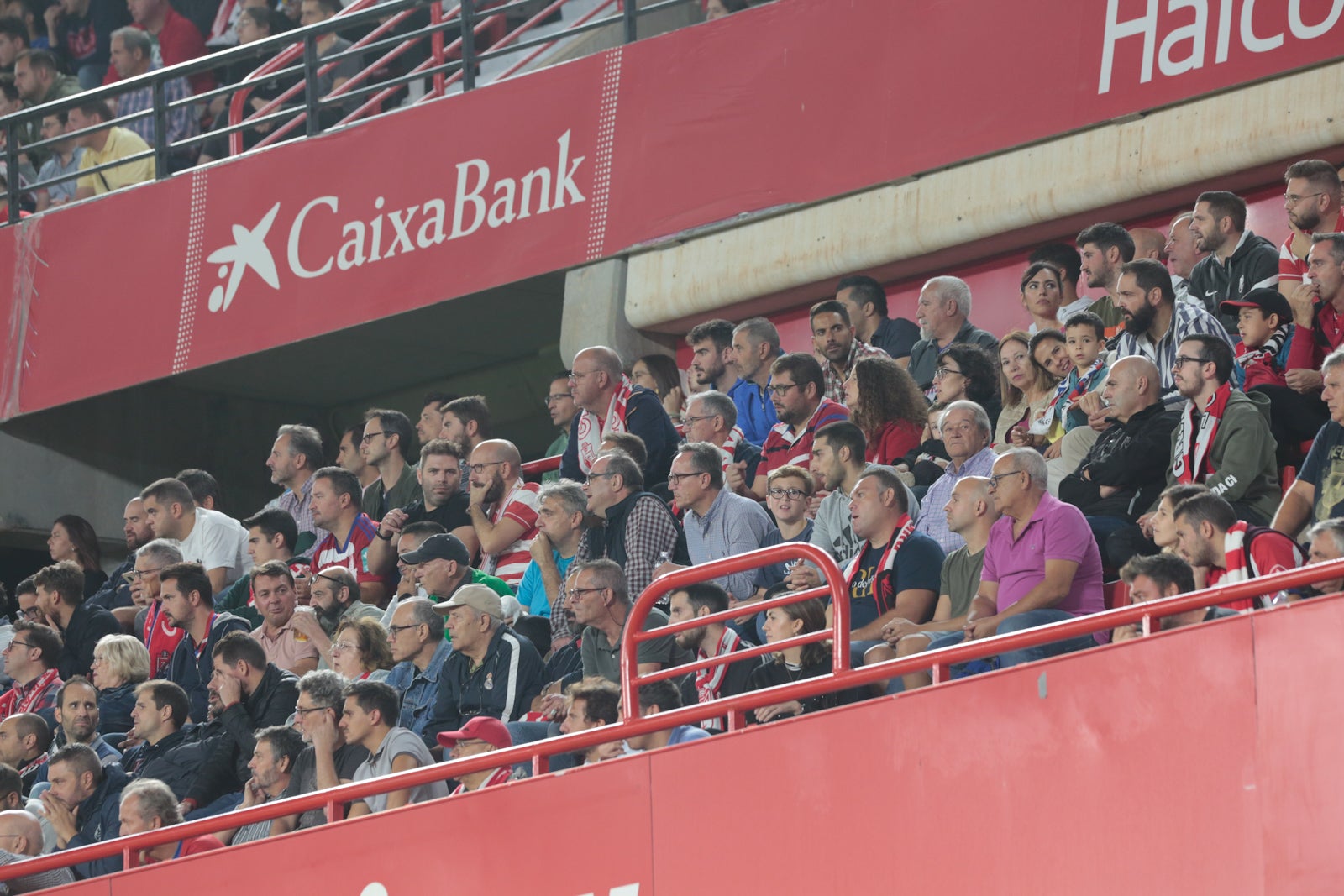 Fotos: Encuéntrate en la grada del Nuevo Los Cármenes en el Granada-Zaragoza