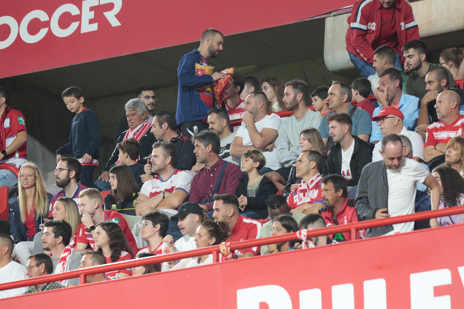 Fotos: Encuéntrate en la grada del Nuevo Los Cármenes en el Granada-Zaragoza
