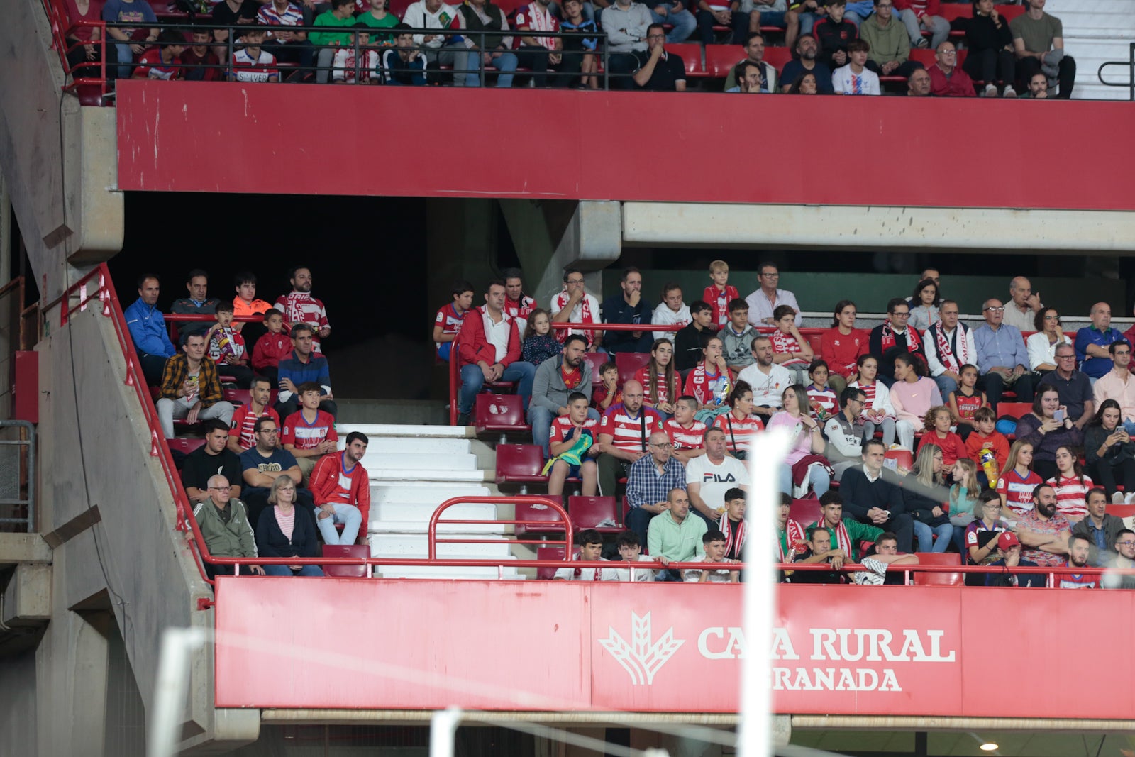 Fotos: Encuéntrate en la grada del Nuevo Los Cármenes en el Granada-Zaragoza