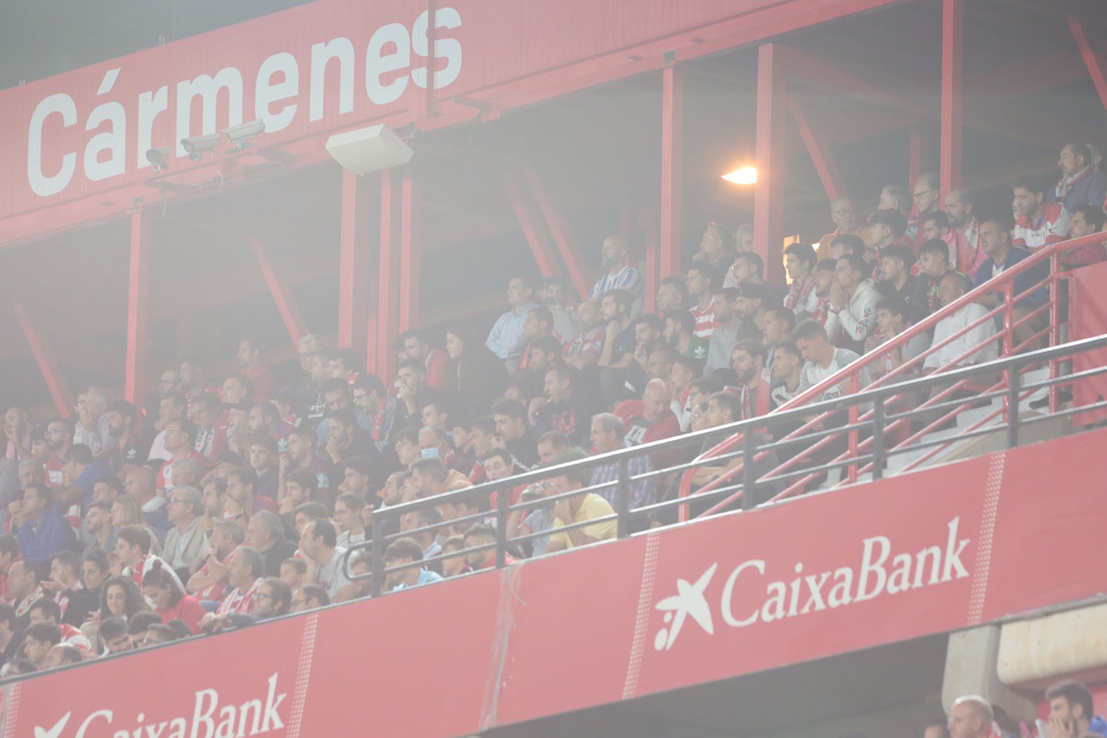 Fotos: Encuéntrate en la grada del Nuevo Los Cármenes en el Granada-Zaragoza