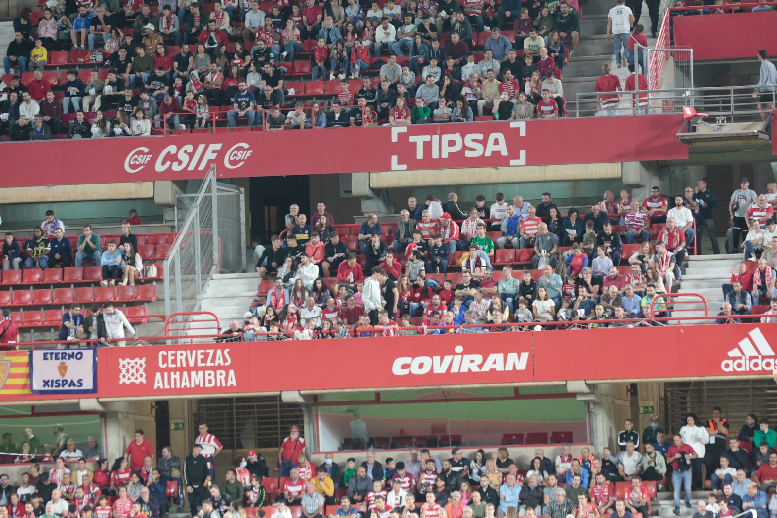 Fotos: Encuéntrate en la grada del Nuevo Los Cármenes en el Granada-Zaragoza