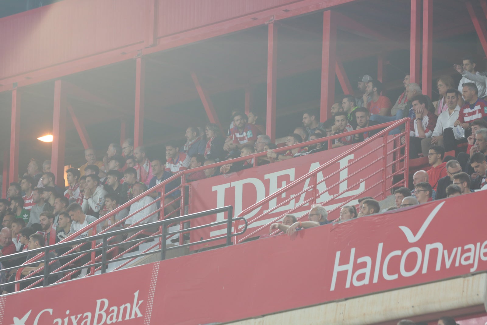 Fotos: Encuéntrate en la grada del Nuevo Los Cármenes en el Granada-Zaragoza