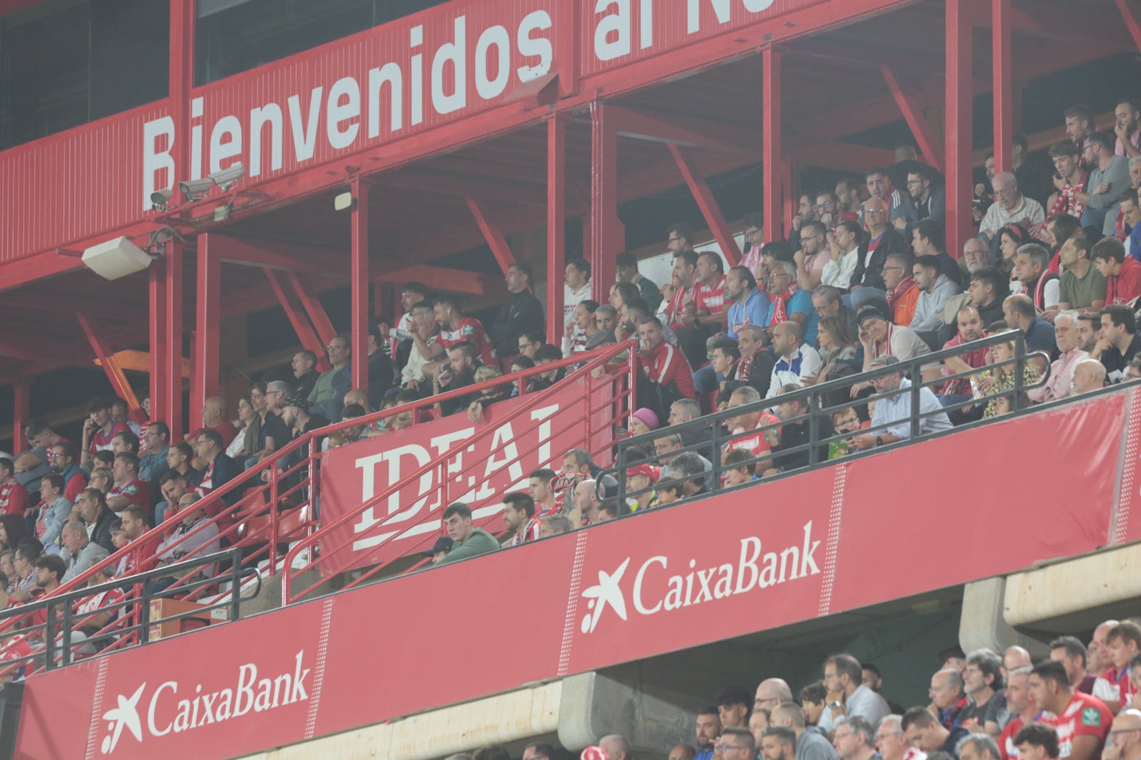 Fotos: Encuéntrate en la grada del Nuevo Los Cármenes en el Granada-Zaragoza