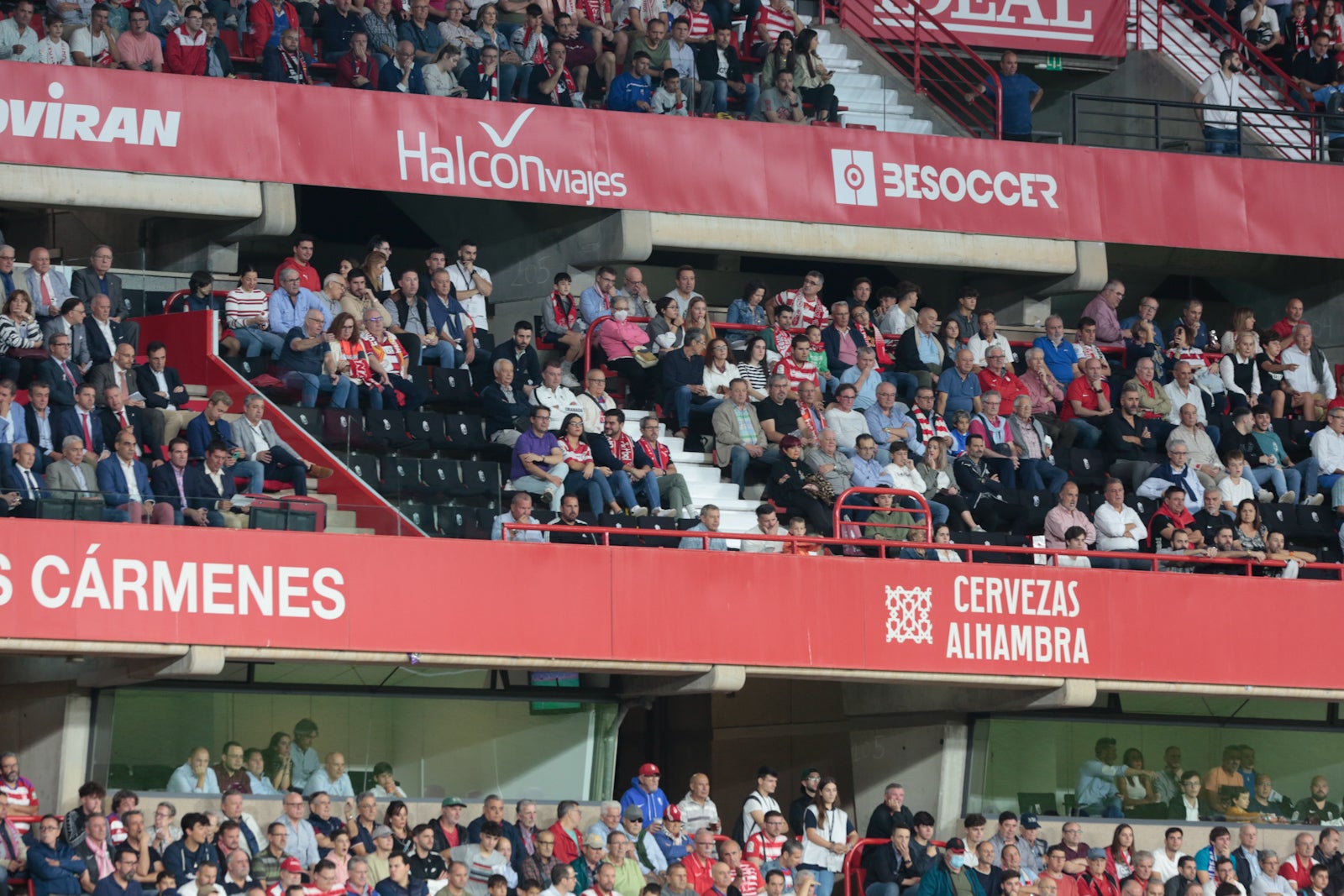 Fotos: Encuéntrate en la grada del Nuevo Los Cármenes en el Granada-Zaragoza