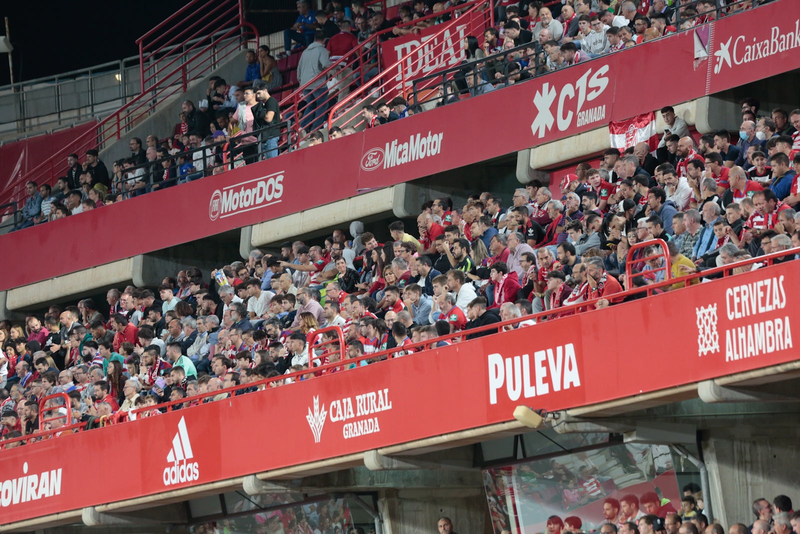 Fotos: Encuéntrate en la grada del Nuevo Los Cármenes en el Granada-Zaragoza