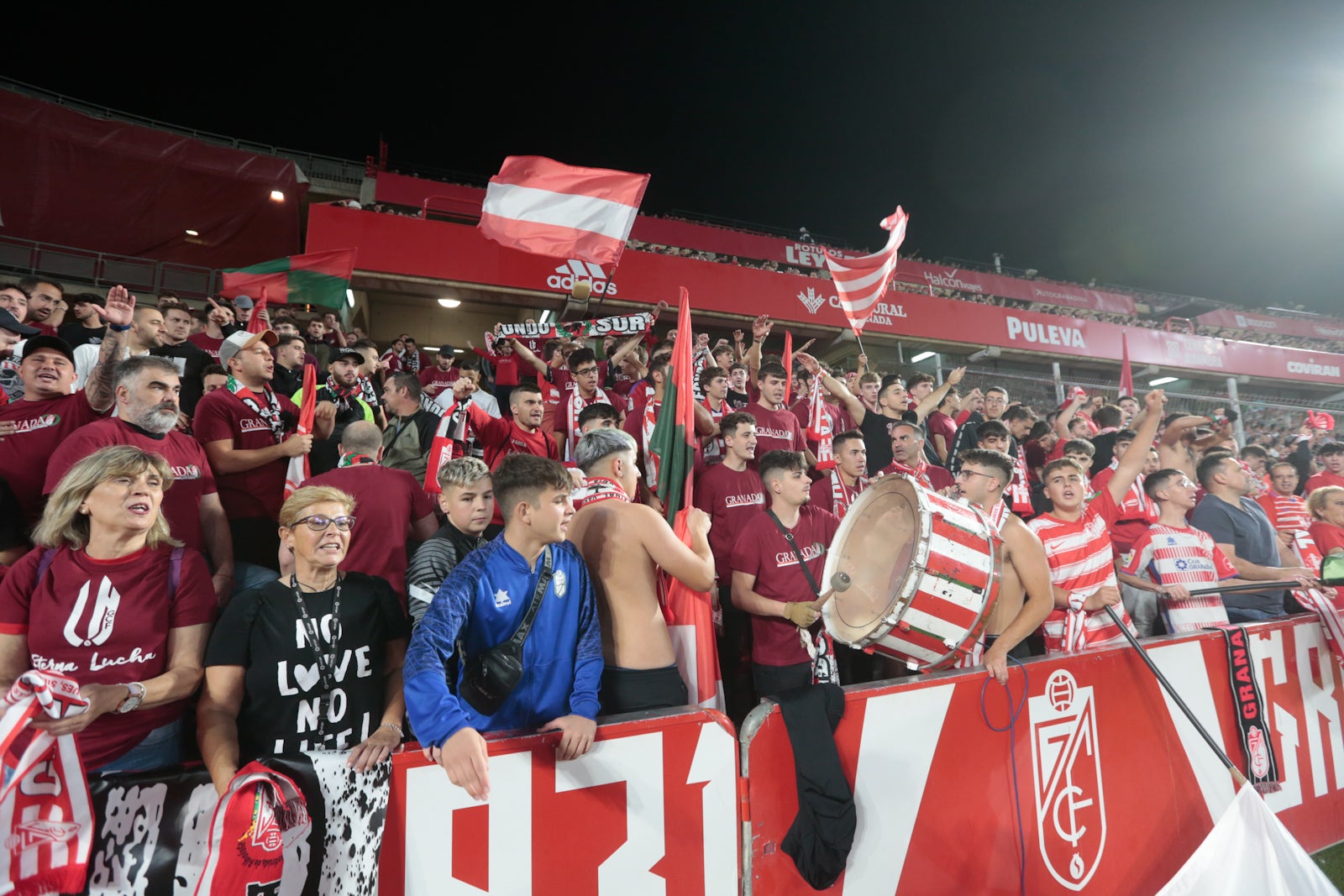 Fotos: Encuéntrate en la grada del Nuevo Los Cármenes en el Granada-Zaragoza