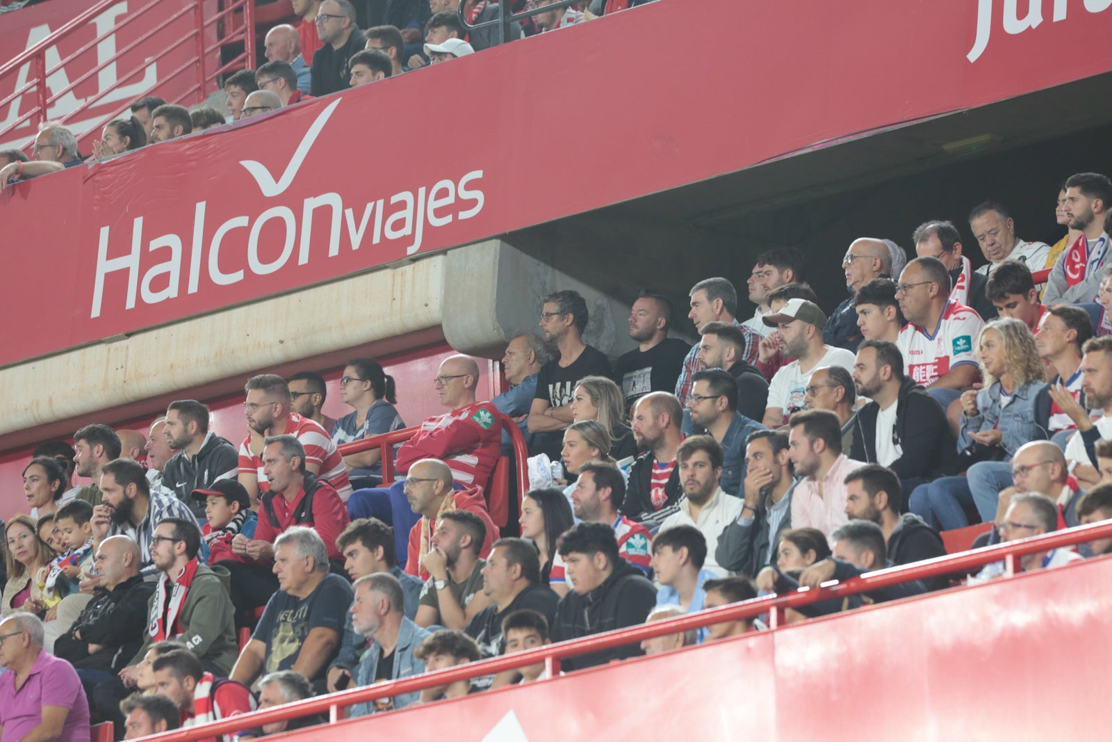 Fotos: Encuéntrate en la grada del Nuevo Los Cármenes en el Granada-Zaragoza