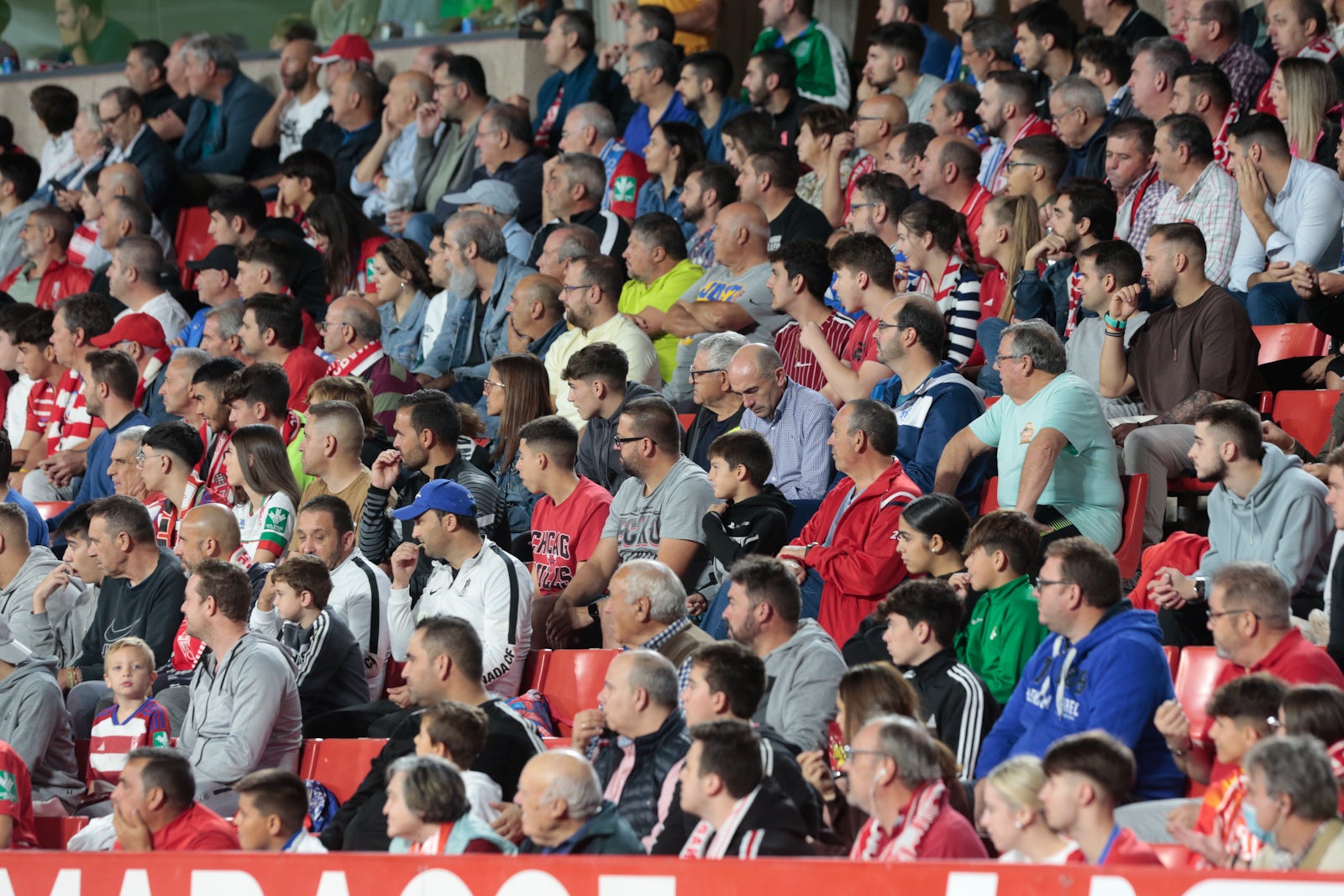Fotos: Encuéntrate en la grada del Nuevo Los Cármenes en el Granada-Zaragoza