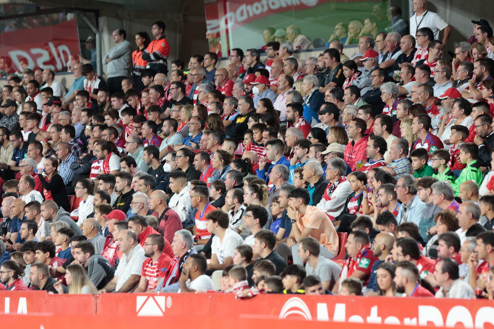 Fotos: Encuéntrate en la grada del Nuevo Los Cármenes en el Granada-Zaragoza