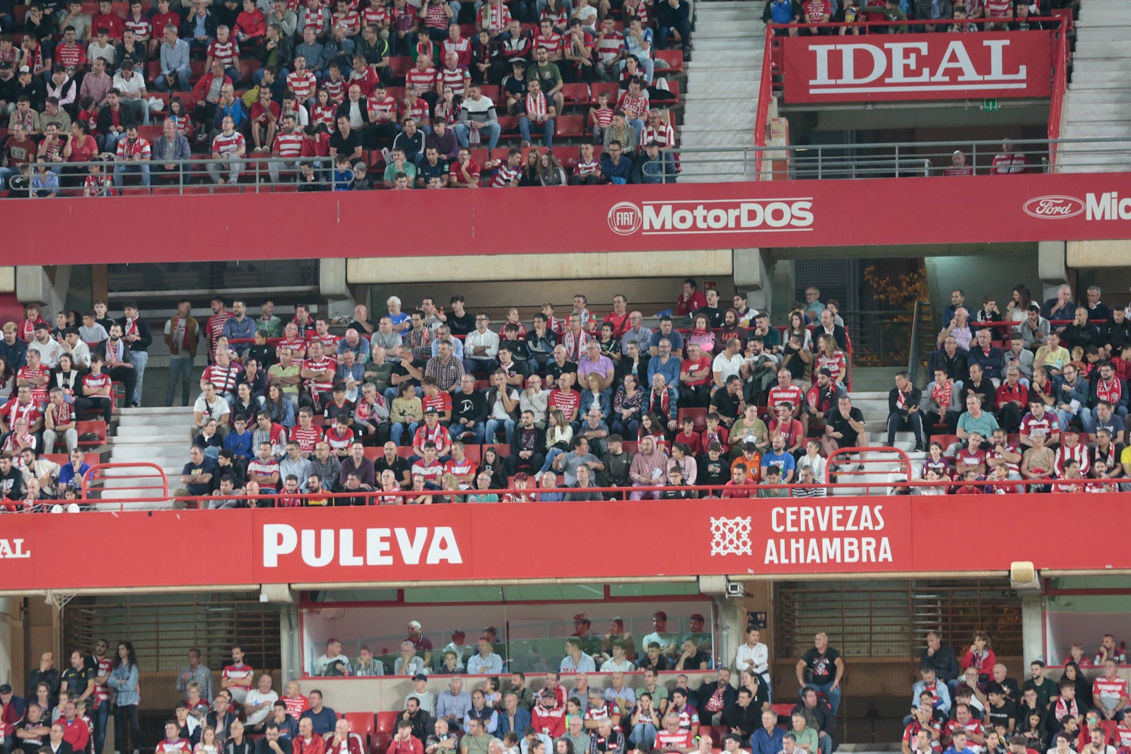 Fotos: Encuéntrate en la grada del Nuevo Los Cármenes en el Granada-Zaragoza