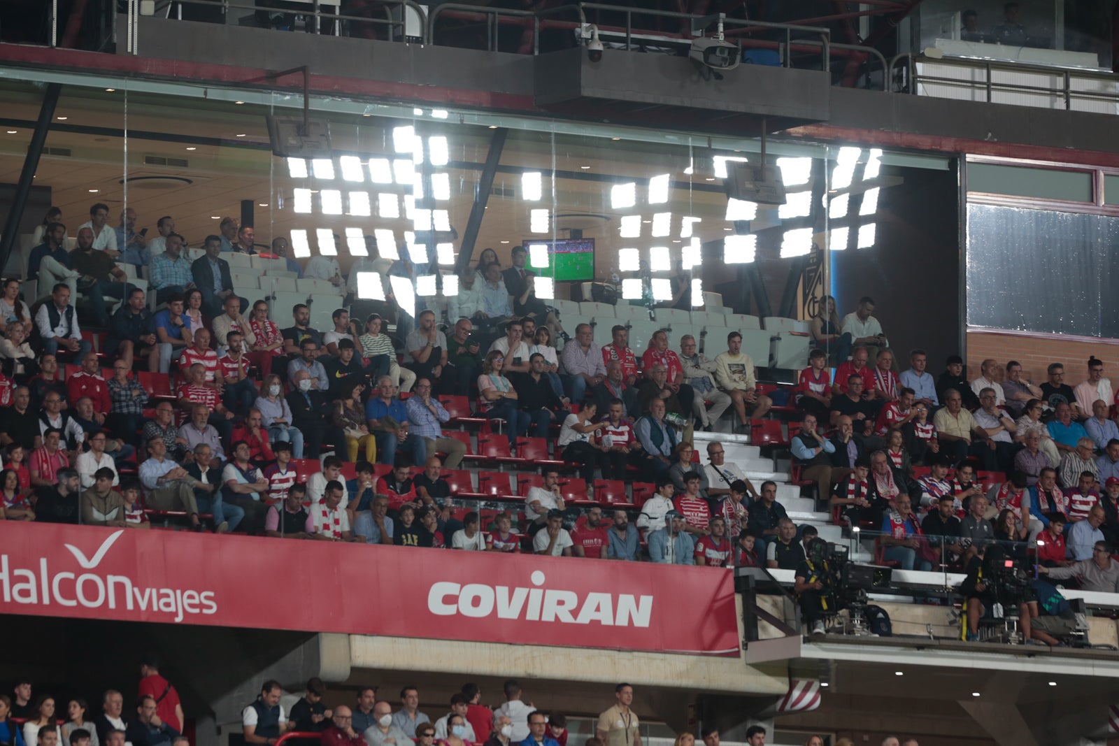 Fotos: Encuéntrate en la grada del Nuevo Los Cármenes en el Granada-Zaragoza