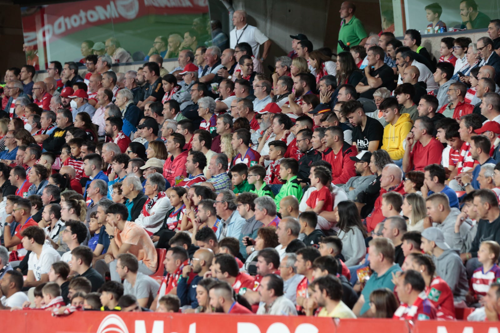 Fotos: Encuéntrate en la grada del Nuevo Los Cármenes en el Granada-Zaragoza