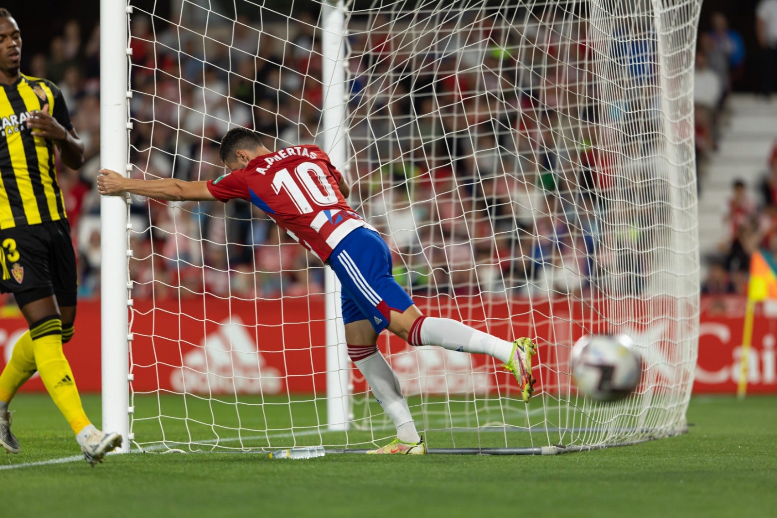 Fotos: Las mejores imágenes del Granada-Zaragoza