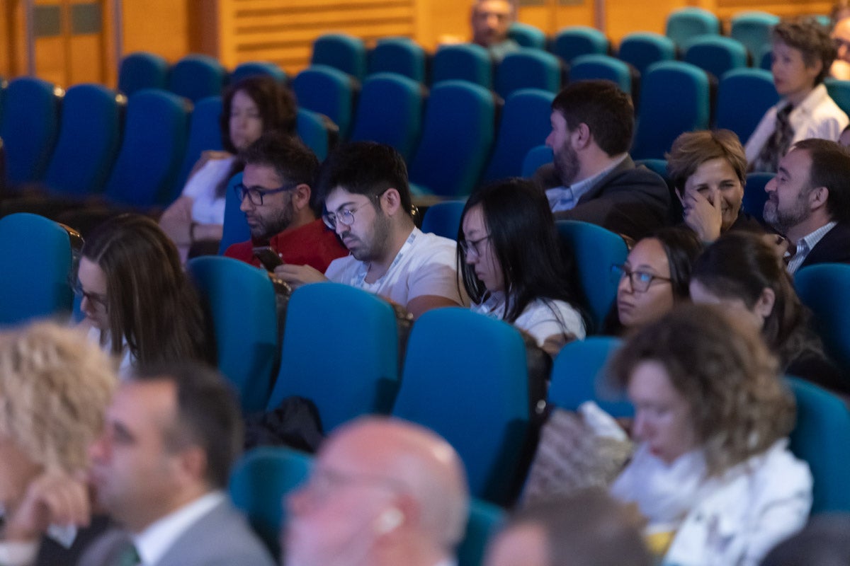 Las imágenes del público asistente este viernes al evento divulgativo sobre Inteligencia Artificial