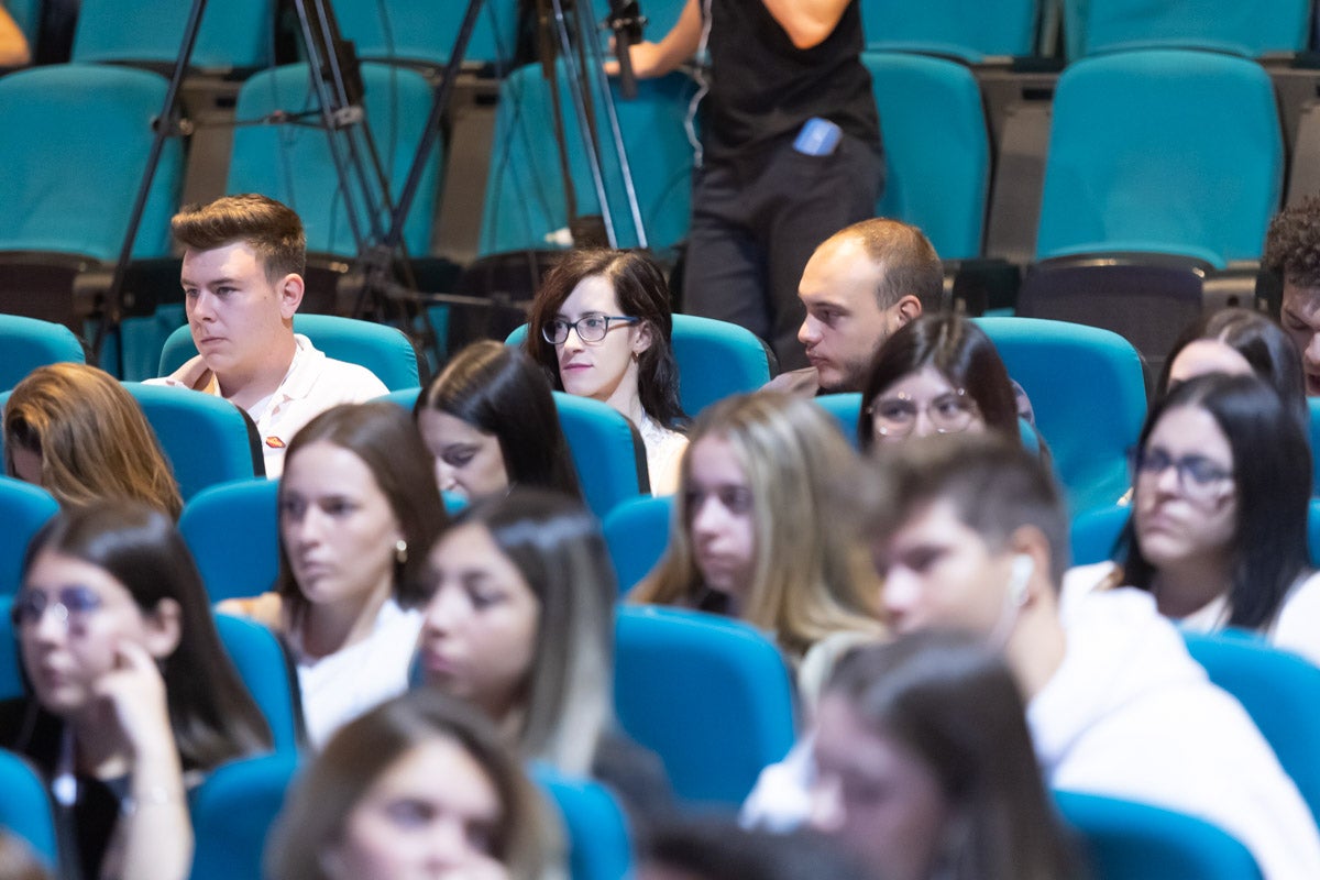 Las imágenes del público asistente este viernes al evento divulgativo sobre Inteligencia Artificial