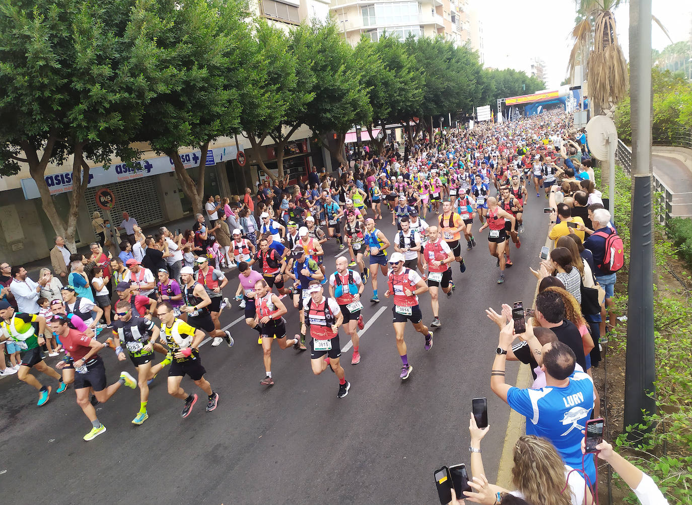 La prueba, considerada como una de las más exigentes de las que se realizan en España, concentra alrededor de 6.500 deportistas que realizarán un recorrido con grandes novedades para la presente edición