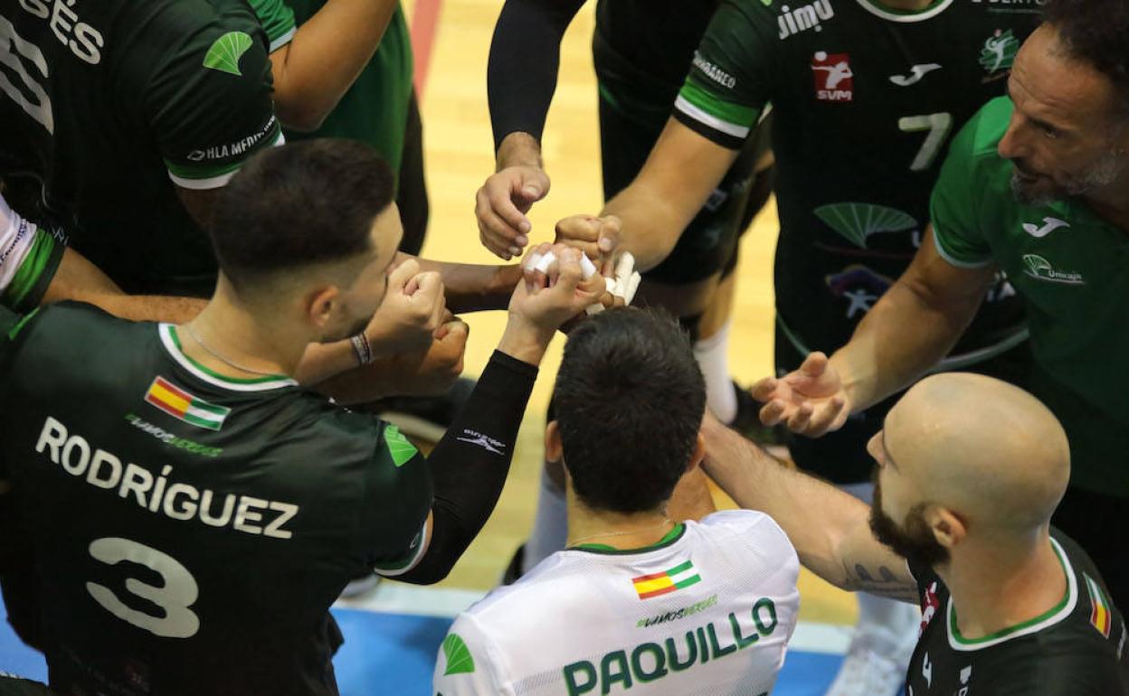 El equipo almeriense se conjura para empezar a mostrar en pista lo que hace en los entrenos. 