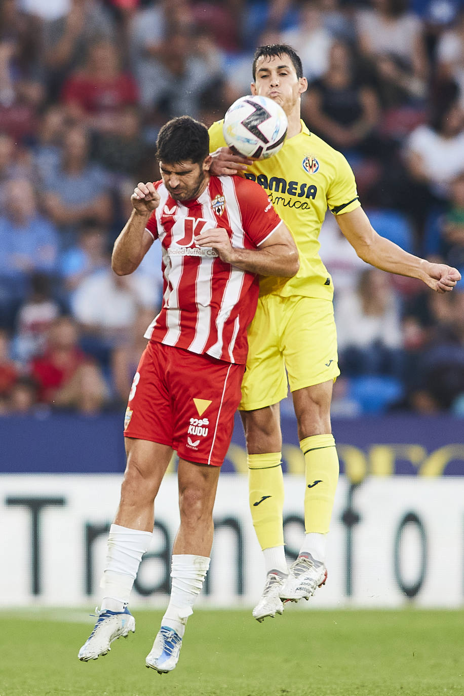 Momento del duelo disputado en el estadio de La Cerámica.