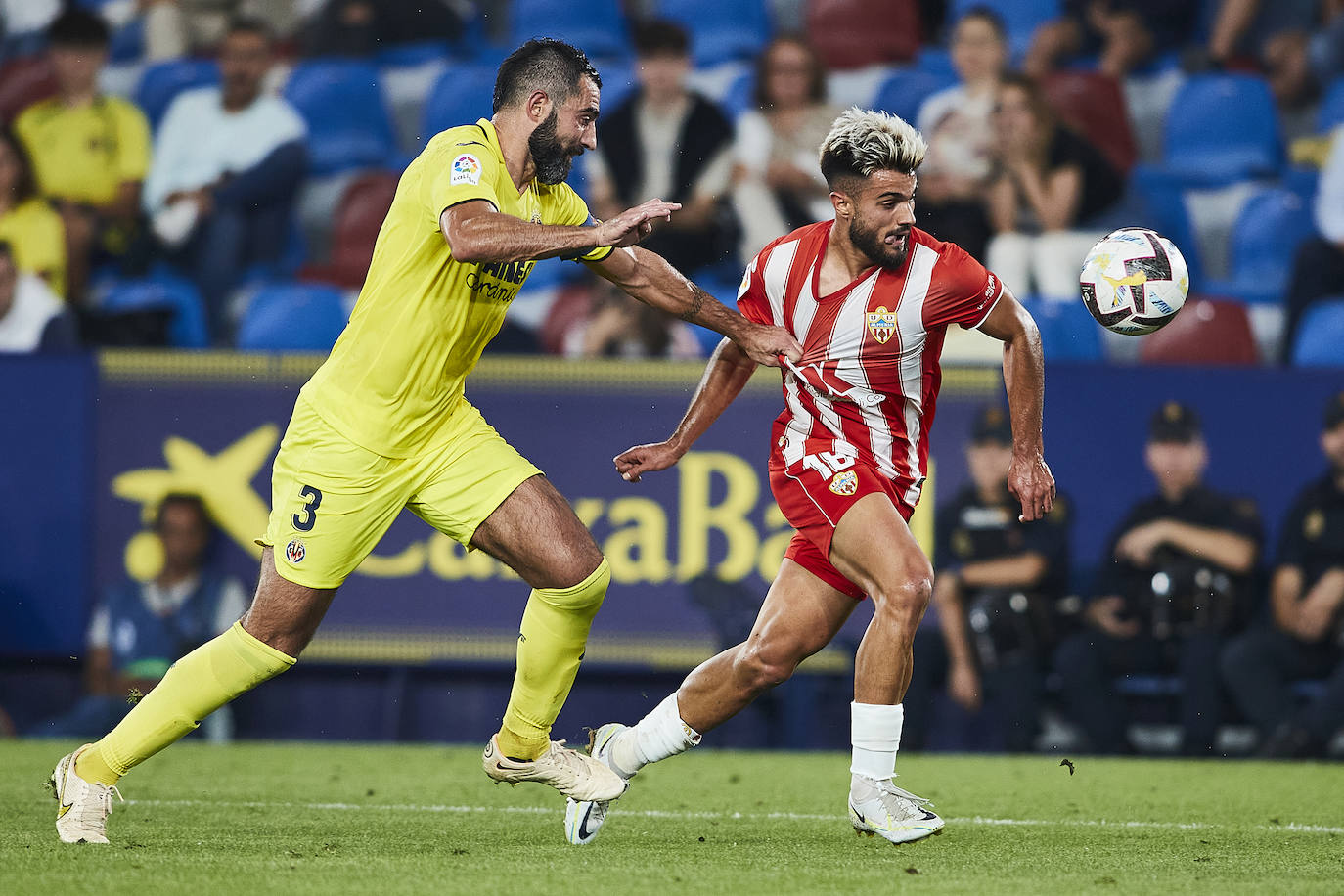 Momento del duelo disputado en el estadio de La Cerámica.